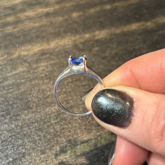 East to West Natural Blue Sapphire Oval 5x7mm set in 925 Sterling Silver Size 7 - Picture 6 of 10